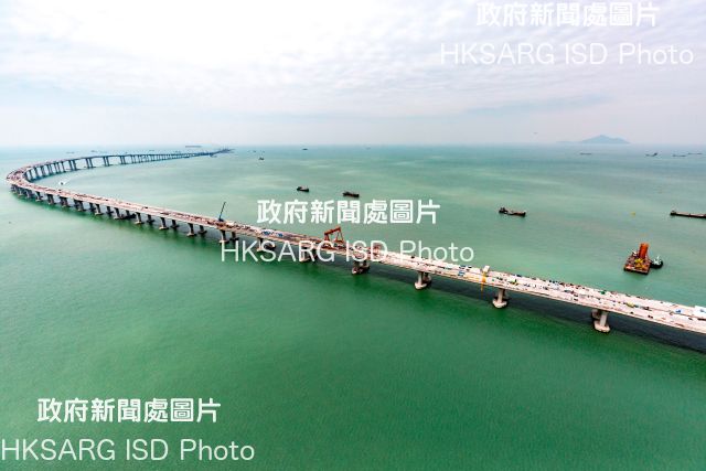 The Hong Kong-Zhuhai-Macao Bridge Hong Kong Link Road will be completely connected in April. Photo shows the marine viaduct of the Hong Kong Link Road off Tai O.