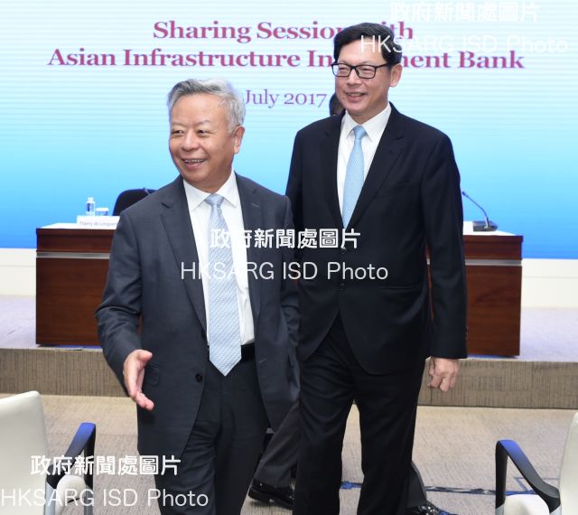 The President of the Asian Infrastructure Investment Bank, Mr Jin Liqun (left), and the Chief Executive of the Hong Kong Monetary Authority (HKMA), Mr Norman Chan (right), greet the participants of a sharing session hosted by the HKMA today (July 18).