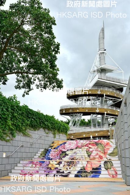 Season three of "City Dress Up: Blossoming Stairs", featuring 20 staircases in various districts adorned with autumn images, is now on display until September 30. Photo shows the staircase located near the Lookout Tower of Tai Po Waterfront Park featuring the work "Flowers in Vase" by Guan Lianchang. This work depicts a silvery vase housing various flowers such as chrysanthemums, pomegranate blossoms, orchids, passion flowers and hydrangeas. The chiaroscuro painting is markedly three-dimensional, with a pronounced Western influence.