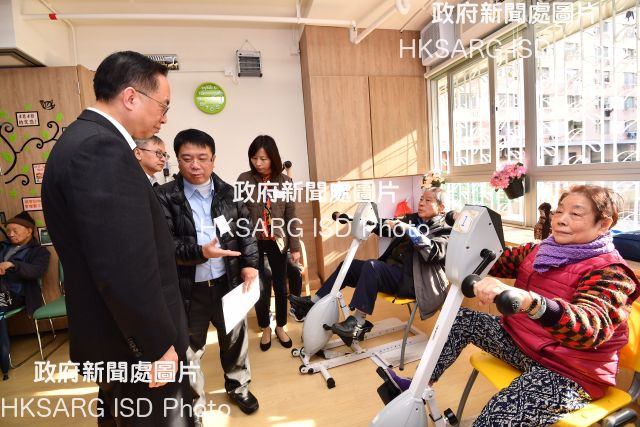 The Secretary for Innovation and Technology, Mr Nicholas W Yang (first left), watches elderly people doing fitness exercises at the SAGE Chai Wan District Elderly Community Centre today (February 13).