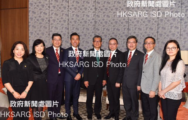 The Financial Secretary, Mr Paul Chan, started his visit to Hangzhou today (May 15). Photo shows Mr Chan (centre) attending a luncheon with Hong Kong business people and representatives of Hong Kong enterprises in Zhejiang Province to learn more about the opportunities and challenges in doing business there. The Director of the Hong Kong Economic and Trade Office in Shanghai, Miss Victoria Tang (second left), also attended.