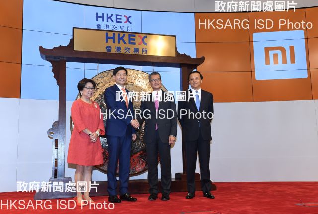 The Financial Secretary, Mr Paul Chan, attended the listing ceremony of Xiaomi Corporation at the Hong Kong Exchanges and Clearing Limited (HKEX) this morning (July 9). Photo shows (from left) the Chairman of HKEX, Mrs Laura Cha; the Chairman and Chief Executive Officer of Xiaomi Corporation, Mr Lei Jun; Mr Chan; and the Chief Executive of HKEX, Mr Charles Li, at the ceremony.