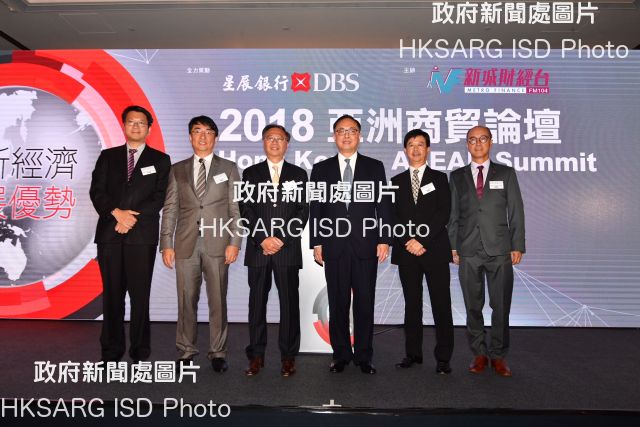 The Secretary for Innovation and Technology, Mr Nicholas W Yang (third right), joins a group photo with the Managing Director of Metro Broadcast Corporation Limited, Mr Sung Man-hei (third left); the Managing Director and Head of the Institutional Banking Group of DBS Bank (Hong Kong) Limited, Mr Alex Cheung (second right); the Chairman of the Board of Directors of the One Country Two Systems Research Institute, Dr Peter Lee (second left); the President of the Hong Kong University of Science and Technology, Professor Tony Chan (first right); and the Executive Director of the Lau Chor Tak Institute of Global Economics and Finance and Associate Professor of Economics of the Chinese University of Hong Kong, Professor Terence Chong (first left), at the Hong Kong - ASEAN Summit 2018 today (July 9).