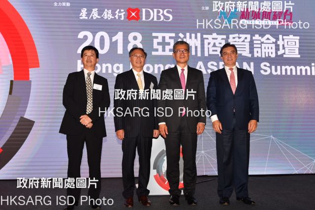 The Financial Secretary, Mr Paul Chan, attended the luncheon of the Hong Kong - ASEAN Summit 2018 today (July 9). Photo shows Mr Chan (second right); the Managing Director of Metro Broadcast Corporation Limited, Mr Sung Man-hei (second left); the Chief Executive Officer of DBS Bank (Hong Kong) Limited, Mr Sebastian Paredes (first right); the Managing Director and Head of the Institutional Banking Group of DBS Bank (Hong Kong) Limited, Mr Alex Cheung (first left) at the luncheon.
