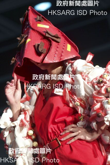 Salon du Chocolat, claimed to be the world's largest celebration of chocolate in all its forms, was held at the Hong Kong Convention and Exhibition Centre from July 6 to 8.   The event featured famous chocolate makers, chocolate sculpture and a chocolate fashion show.
