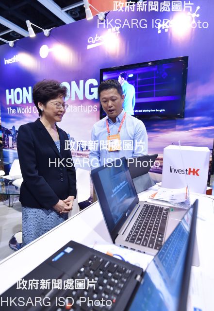 The Chief Executive, Mrs Carrie Lam, attended the RISE 2018 conference today (July 10). Photo shows Mrs Lam (left) touring a booth run by Invest Hong Kong.
