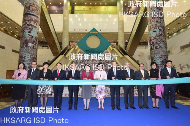 The Chief Executive, Mrs Carrie Lam, attended the opening ceremony of the "Digital Dunhuang - Tales of Heaven and Earth" exhibition today (July 10). Photo shows (from left) the Director of Leisure and Cultural Services, Ms Michelle Li; the Chairman of the Museum Advisory Committee, Mr Stanley Wong; the Director of the Cultural Relics Bureau of Gansu Province, Ms Ma Yuping; the Vice-secretary General of Gansu Province, Mr Shi Peiwen; the Secretary for Home Affairs, Mr Lau Kong-wah; the Vice-Governor of Gansu Province, Ms He Wei; Mrs Lam; Deputy Director of the Liaison Office of the Central People's Government in the Hong Kong Special Administrative Region Mr Yang Jian; the Deputy Chairman of the Hong Kong Jockey Club, Mr Anthony Chow; the Deputy Director of the Dunhuang Academy, Mr Luo Huaqing; the Vice Chairperson of Friends of Dunhuang (Hong Kong), Ms Lee Mei-yin; and the Acting Museum Director of the Hong Kong Heritage Museum, Mr Brian Lam, officiating at the ceremony.
