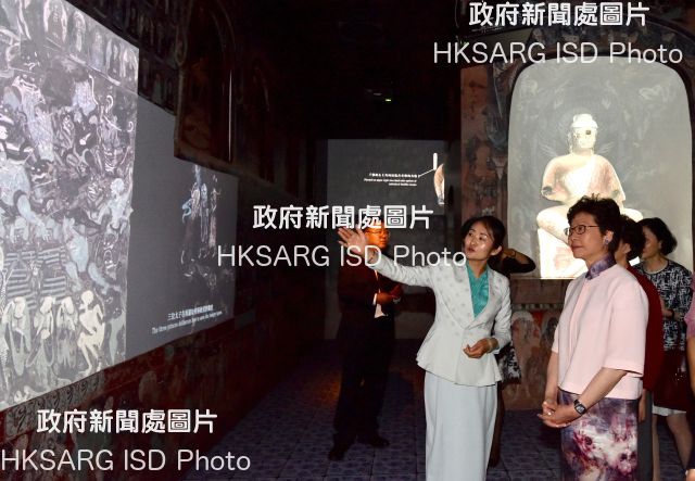 The Chief Executive, Mrs Carrie Lam, attended the opening ceremony of the "Digital Dunhuang - Tales of Heaven and Earth" exhibition today (July 10). Photo shows Mrs Lam (first right) touring the exhibition.