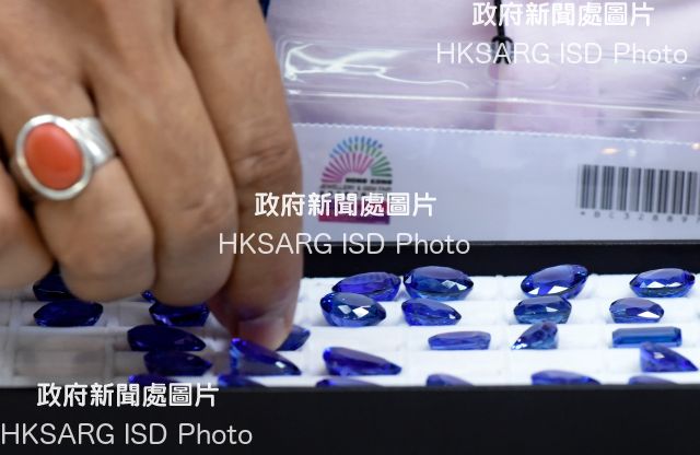 The September Hong Kong Jewellery & Gem Fair has broken records with more than 3,700 exhibitors from around the world have registered at two venues (AsiaWorld-Expo September 12-16 / Hong Kong Convention & Exhibition Centre September 14-18), to trade the finest diamonds, coloured gemstones, pearls and other precious jewellery.