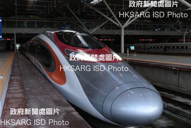 The Hong Kong Section of the Guangzhou-Shenzhen-Hong Kong Express Rail Link commenced operation today (September 23). The first train (G5736) departed from Hong Kong West Kowloon Station for Shenzhenbei Station at 7am. Photo shows the train arriving at Shenzhenbei Station.