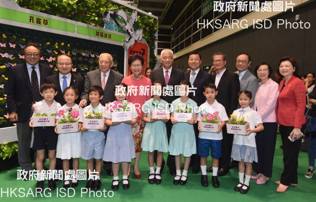 The Chief Executive, Mrs Carrie Lam, attended the opening ceremony of the InnoTech Expo 2018 held at the Hong Kong Convention and Exhibition Centre today (September 23). Photo shows Mrs Lam (back row, fourth left) touring the Expo with Vice-Chairman of the National Committee of the Chinese People's Political Consultative Conference Mr Tung Chee Hwa (back row, third left); the Minister of Science and Technology, Mr Wang Zhigang (back row, fifth left); the Director of the Liaison Office of the Central People's Government in the Hong Kong Special Administrative Region (HKSAR), Mr Wang Zhimin (back row, second left); the Commissioner of the Ministry of Foreign Affairs of the People's Republic of China in the HKSAR, Mr Xie Feng (back row, fifth right); the Financial Secretary, Mr Paul Chan (back row, fourth right); the Secretary for Innovation and Technology, Mr Nicholas W Yang (back row, third right); the Secretary for Food and Health, Professor Sophia Chan (back row, second right) and the Founding President of the Academy of Sciences of Hong Kong and Convenor of the InnoTech Expo 2018, Professor Tsui Lap-chee (back row, first left).