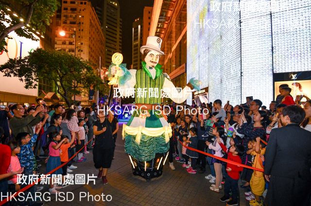 People followed the yellow brick road to enjoy the adventures of beloved characters of The Wizard of Oz story - Dorothy, Scarecrow, Tin Man and the Cowardly Lion - at the Standard Chartered Arts in the Park 2018 parade on November 3 and 4. Hong Kong's largest outdoor youth arts festival and puppet parade featured illuminated artworks, giant puppet parades, stage performances, art stalls, and more.
