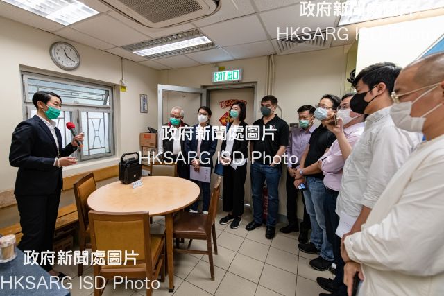 The Legislative Council (LegCo) Panel on Security visited the San Uk Ling Holding Centre in Man Kam To today (May 26) to better understand its operation.  Photo shows LegCo Members (from right) Mr Shiu Ka-chun, Dr Cheng Chung-tai, Mr Chan Chi-chuen, Mr Charles Mok, Mr Yiu Si-wing, Mr Chung Kwok-pan, Ms Yung Hoi-yan, Mr Chan Hak-kan and Mr Wong Ting-kwong visiting the meeting facilities.