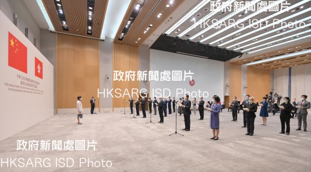 The Government of the Hong Kong Special Administrative Region held an oath-taking ceremony for Under Secretaries and Political Assistants at the Central Government Offices today (December 16). Witnessed by the Chief Executive, Mrs Carrie Lam (first left), all the 12 Under Secretaries and 14 Political Assistants swore to uphold the Basic Law of the Hong Kong Special Administrative Region of the People's Republic of China and swore allegiance to the Hong Kong Special Administrative Region of the People's Republic of China.