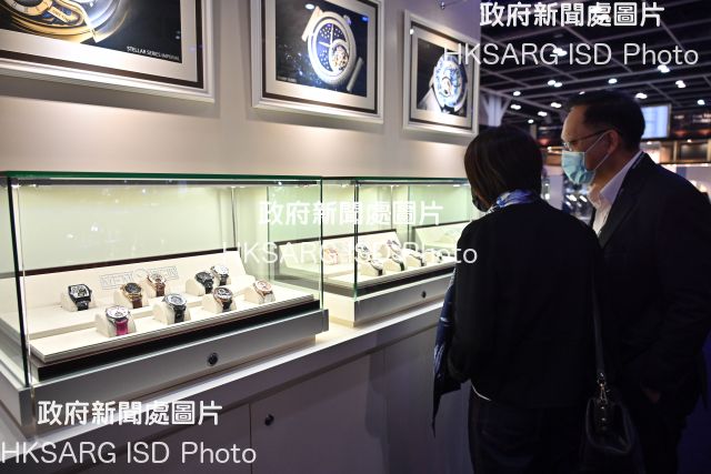 The 40th HKTDC Hong Kong Watch & Clock Fair and the ninth Salon de TE are running at the Hong Kong Convention and Exhibition Centre (Sep 8-12). The five-day fairs, showcasing an array of luxury and fashion watches, are open to industry buyers and, for the first time, to the general public. 