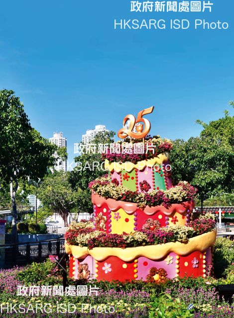 The year 2022 marked the 25th anniversary of the establishment of the Hong Kong Special Administrative Region and the city celebrated with an array of commemorative activities. The Blossom Around Town programme featured floral displays at various locations across the 18 districts. 