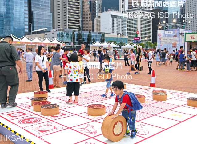 A carnival with a theme of Hong Kong nostalgia at the Central Harbourfront. (Hong Kong Yearbook 2017)