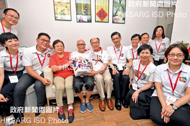 The Secretary for Transport and Housing, Mr Frank Chan Fan (sixth from left), visited an elderly couple in Central and Western District as part of anniversary community outreach. (Hong Kong Yearbook 2017)